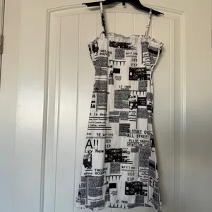 🖤 Y2K Newspaper Print Mini Dress – SHEIN XS – Editorial Aesthetic / Model-Off-Duty Vibes 🖤 thumbnail 2
