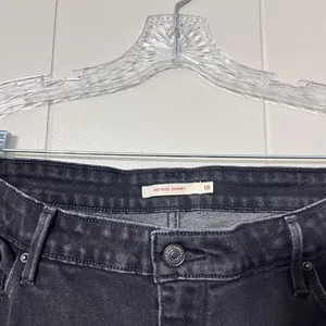 Levi’s Women’s Mid Rise Skinny Jeans Black Size 18 Stretch Denim thumbnail 6