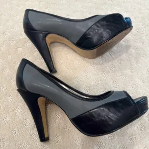 Steve Madden 7M Black Gray Leather Peep Toe Platform Heels thumbnail 4