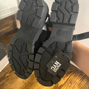 Madden NYC Black‎ Fisherman Lug Sole Platforms Size 11 thumbnail 5