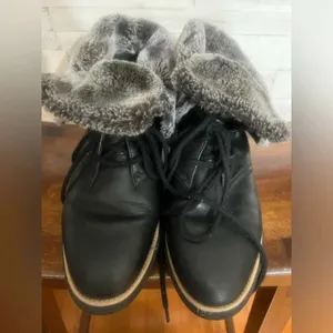 Clarks Womens Sharon Pearl Boots. Fuzzy, comfortable and warm. Size 9 thumbnail 4