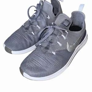 Nike Womens Free TR Gunsmoke Low Top Running Tennis Sneaker Shoes Gray White Siz thumbnail 1