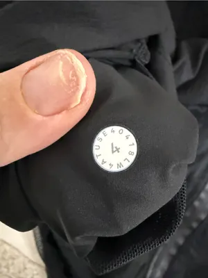 Lululemon In The‎ Clear Jacket
Black size 4 thumbnail 3