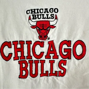 Chicago Bulls NBA cropped off the shoulder tee thumbnail 3