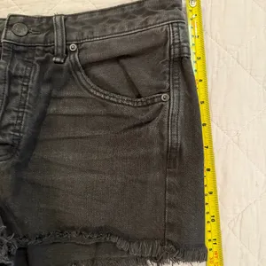 FREE PEOPLE High Rise Black Denim Jean Short Shorts 27 Raw Edge Frayed Cutoff thumbnail 8