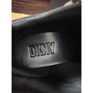 DKNY Black Leather Low-Top Sneakers with White Laces thumbnail 6