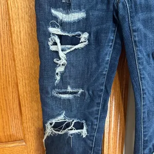 Like new!! American Eagle Outfitters Distressed Indigo Skinny Jeans thumbnail 4
