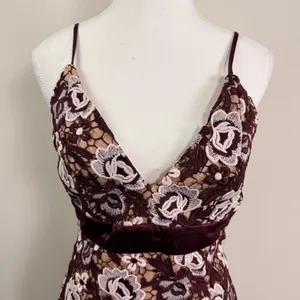Bardot Floral Lace Midi Dress Burgundy Cream V-Neck Asymmetrical Hem Size US 6 thumbnail 4