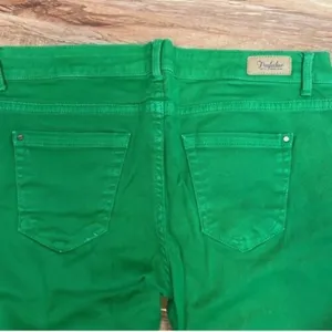 NEW Zara Denim Skinny Jeans Green Size 2 Mid Rise Slim thumbnail 7