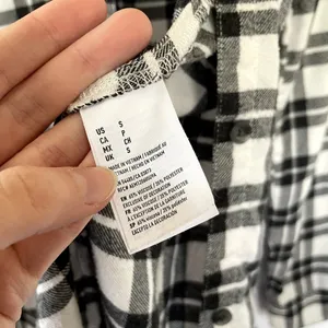 American Eagle ahh-mazingly soft black and white‎ checkered button down shirt S thumbnail 5
