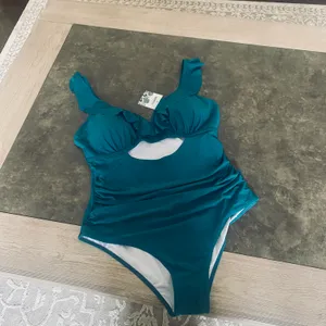 B2prity Women's Ruffled One Piece Swimsuit Cutout Tummy Control Bathing Suit Slimming Swimwear thumbnail 6