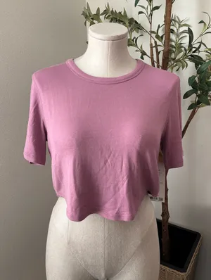 NWT lululemon hold tight cropped t-shirt thumbnail 1