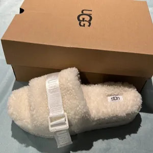 UGG Fluffita White Sheepskin Fluffy Sandals‎ thumbnail 4