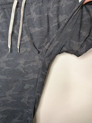 Vuori Camo Gray Performance Joggers Size Small Pull On Activewear thumbnail 5