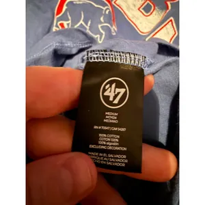 47 Brand Chicago Cubs T Shirt Womens M Blue‎ Distressed Logo MLB Graphic Tee thumbnail 3