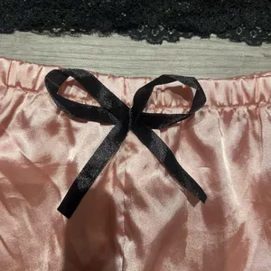 Elegant Black and Pink Lace Sleepwear Set thumbnail 7