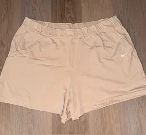 Nike NWOT Beige Athletic Shorts - Size 3X thumbnail 1