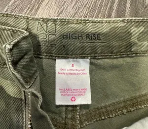 Camo jeans shorts Size 6 thumbnail 3