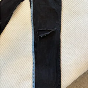 Abercrombie & Fitch The 90's Straight Ultra High Rise Distressed Black Jeans 6L thumbnail 9
