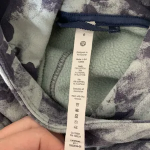 Lululemon Loungeful Cropped Hoodie Heritage Camo Wash WP Blue Multi Pullover Sz6 thumbnail 6
