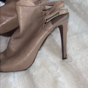 Vince Camuto Taupe Leather Peep Toe Stiletto Heels Size 7 thumbnail 4