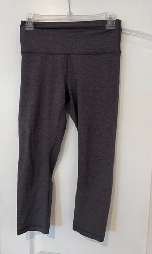 Lululemon Leggings Capri Gray Size 8 thumbnail 1