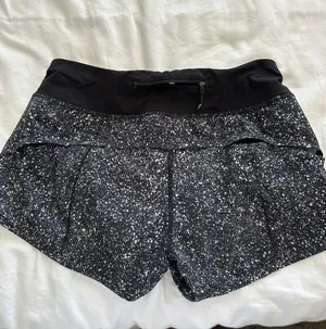 Lululemon Speed Up Short Low-Rise 2.5” thumbnail 2