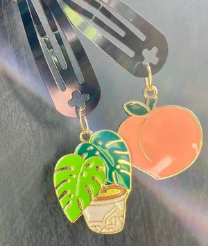 Handmade peach & plant dangle hair clips set of 2!🍑 thumbnail 2
