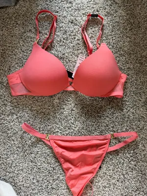Victoria's Secret Bra thumbnail 1