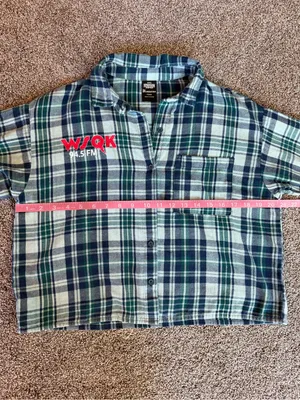 Stranger Things Hawkins Hitmaker WJQK Plaid Flannel Shirt Women’s S 4-6 thumbnail 5