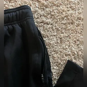Nike dri-fit boot cut sweatpants size small thumbnail 3