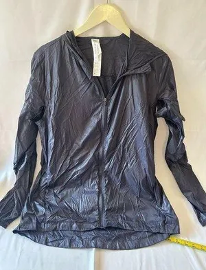 Fabletics Women’s Kali Run Jacket Size M Hooded Packable Lightweight Nylon Vent thumbnail 1