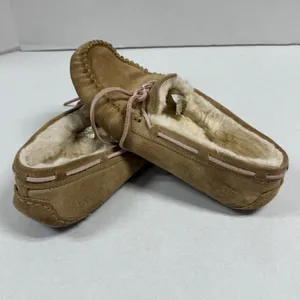 UGG‎ Women's Dakota Wool Lined Suede Slipper - Size 8. thumbnail 11