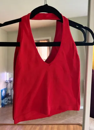 Red halter top Size M thumbnail 1