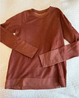 Lululemon shirt thumbnail 1