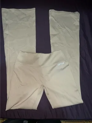 Brand new never worn size S. High-waisted grey leggings with a flattering fit #activewear #leggings #gymwear #dfyne thumbnail 3