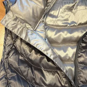 Bernardo Puffer Vest Womens Medium Silver Excellent Goose Down Quilted‎ Metallic thumbnail 2