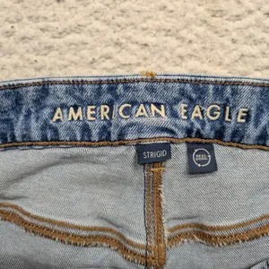 American Eagle Curvy Relaxed Short Light Wash Distressed Denim‎ Size 6 Strigid thumbnail 5