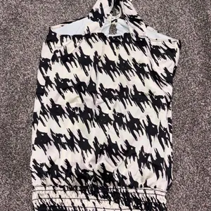 Contemporary white and black houndstooth halter top medium thumbnail 3
