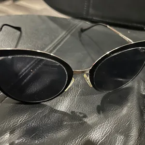 Black Round Sunglasses thumbnail 5