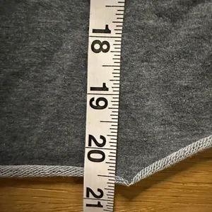 Gymshark cropped hoodie medium gray thumbnail 6