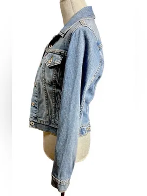 Levi's Original Trucker Jacket 
Medium Wash size Small thumbnail 7