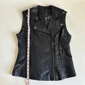 Max Studio Black Faux Leather Moto Vest Full Zip Women’s Small Streetwear Biker thumbnail 4