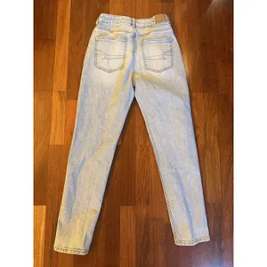 American Eagle Strigid Jeans Women’s 4R Light Wash Straight High Rise Straight thumbnail 2