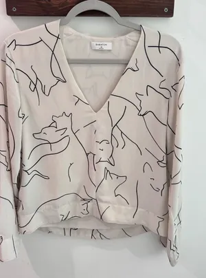 Babaton Aritzia Fox‎ Line Art Print V-Neck Blouse Cream Black XS thumbnail 1