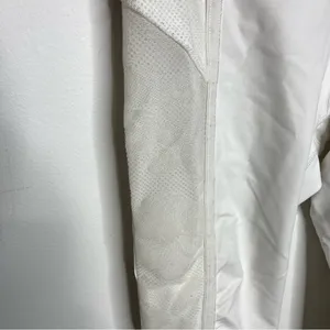 Lululemon white cropped leggings with mesh sides‎ size 2 thumbnail 2