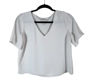 Babaton White Cropped V Neck Blouse Womens S Casual Basic Capsule Top Damaged thumbnail 1