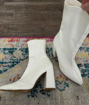 Boots White Size 7.5 thumbnail 1