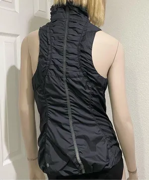 LULULEMON Black Lightweight Pleated Reflective Vest Size 4 thumbnail 3