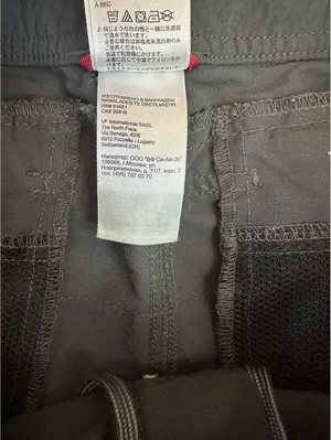 The North Face Women’s 14 Reg Convertible Hiking Pants Gray Zip Off Nylon thumbnail 9